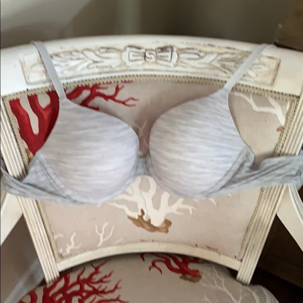 Victoria’s Secret bra 36C